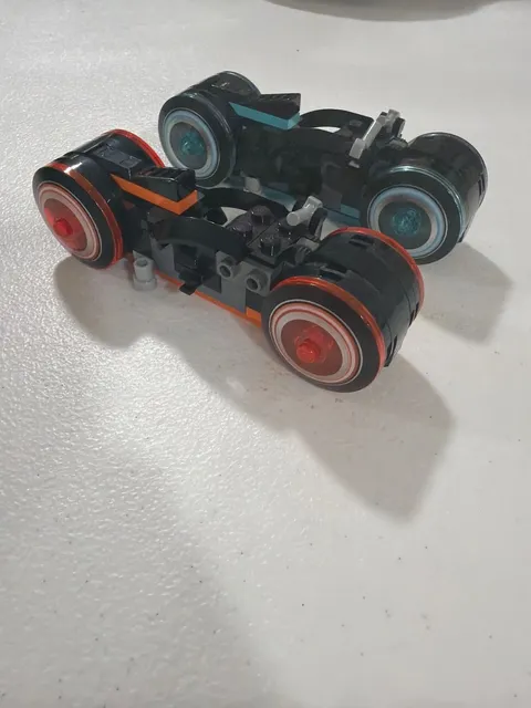 LEGO Ideas: TRON: Legacy (21314) not complete, see description