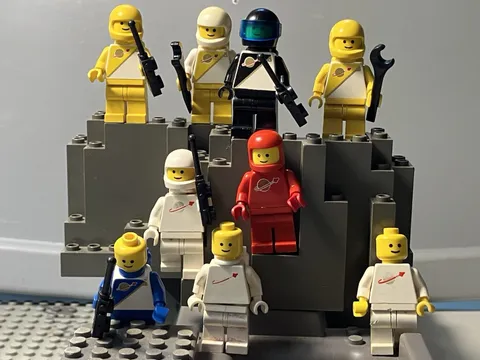 Lego Classic Space Minifigure (9) With Assorted Tools, Helmets And Air Tanks
