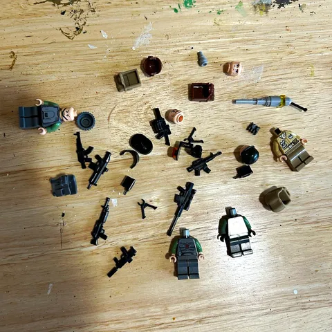 LEGO Tactical Minifigure Parts & Accessories Lot- Brickarms, I think.