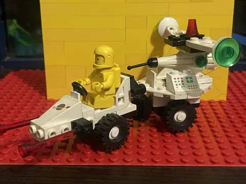 LEGO 6849 Satellite Patroller Comsat Launcher CLASSIC SPACE 100% w Mini Fig S326