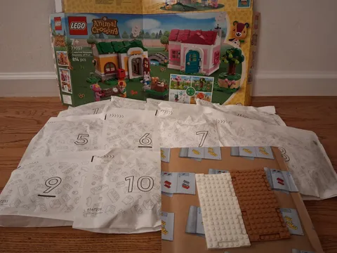 LEGO Animal Crossing 77057 Creative Houses: Seasons of Fun - OPEN BOX