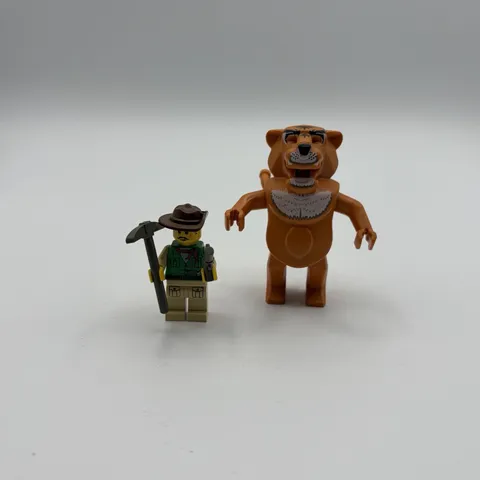 Lego Adventurers Orient Expedition Tygurah Minifigure and adv024 Johnny Thunder