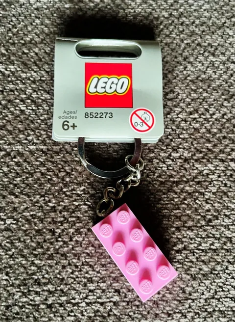 BRAND NEW Lego Pink Brick Keychain (852273)