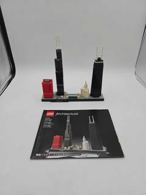 LEGO ARCHITECTURE - CHICAGO 21033 Complete with Original Manual Oem Lego See 