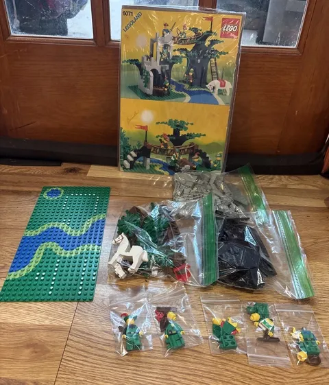 LEGO 6071 Castle Forestmen's Crossing Complete w/ Manual & Mini-figures no Box