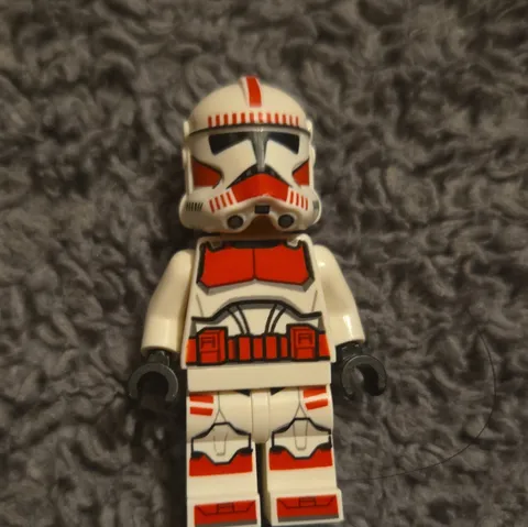 LEGO Star Wars Clone Trooper Minifigure White Armor Red Markings w/ Helmet