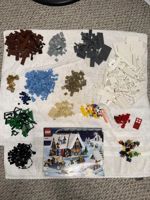 LEGO 10229 Winter Village Cottage. NOT 100% complete. READ DESCRIPTION!!!