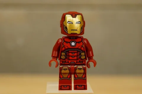 LEGO Iron Man Minifigure Silver Hexagon on Chest Marvel 76140 76164 sh0612