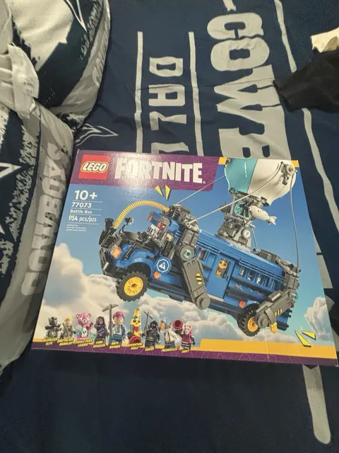 LEGO Fortnite Battle Bus Complete Set 77073 954 Pieces Ages 10+