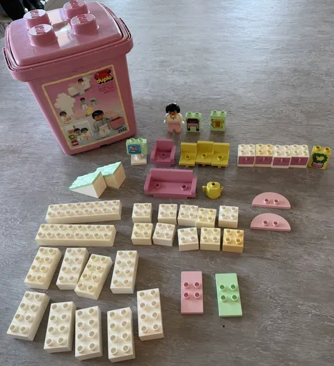 LEGO Duplo Family Home Bucket Set, Number 2552 Vintage 1992 99% Complete