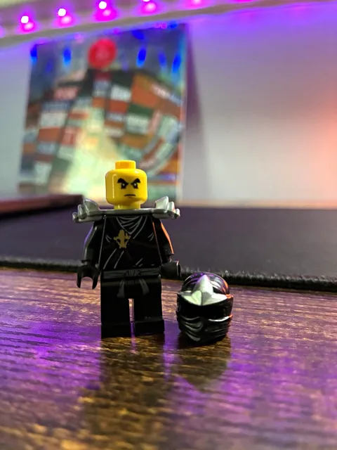 LEGO Black Ninja Minifigure with Helmet & Shoulder Armor Accessories