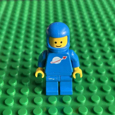 LEGO Classic Space Blue Spaceman Minifigure sp004 with Helmet & Air Tanks