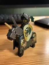 RARE LEGO Kingdoms Green Dragon Knight Minifigure and Horse with Horse Armor
