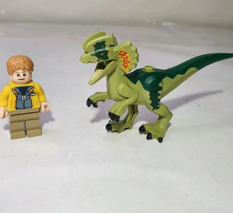 LEGO Dilophosaurus Dinosaur Jurassic World Park Figure Green Spitting Dino + Man