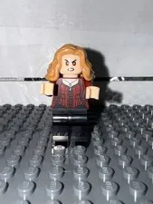 LEGO SH1018 - The Scarlet Witch (Wanda Maximoff) - Plain Legs, Medium Nougat Hai