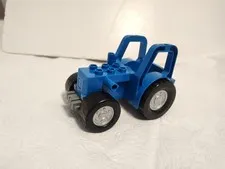 LEGO - Duplo Farm Tractor New Style with 2 x 3   Blue A24