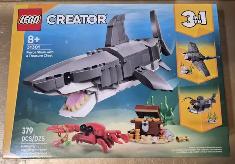 LEGO CREATOR #31381 FIERCE SHARK WITH A TREASURE CHEST 379 PIECES 3 IN 1 NIB 