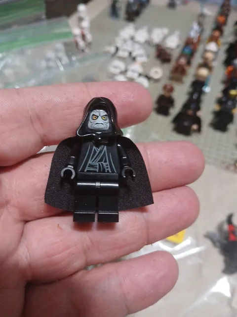 LEGO Star Wars Emperor Palpatine Light Bluish Grey Head sw0210 8096 Rare