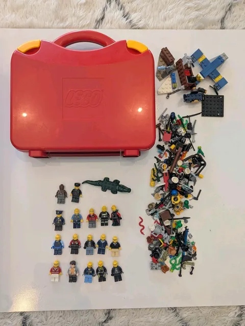 LEGO Minifigure mixed lot of 17 Plus Accessories, Red Carry Case & more