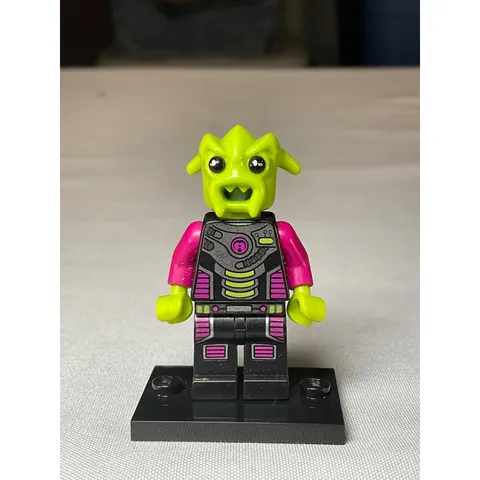 LEGO Alien Villain Minifigure Series 13 Collectible 71008 Space Sci-Fi Figure