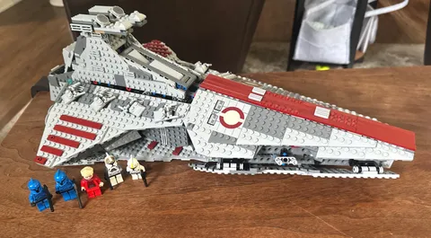 LEGO Star Wars: Venator-Class Republic Attack Cruiser (8039) Complete