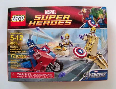 Lego 6865 Marvel Super Heroes Captain America's Avenging Cycle NEW - Damaged Box