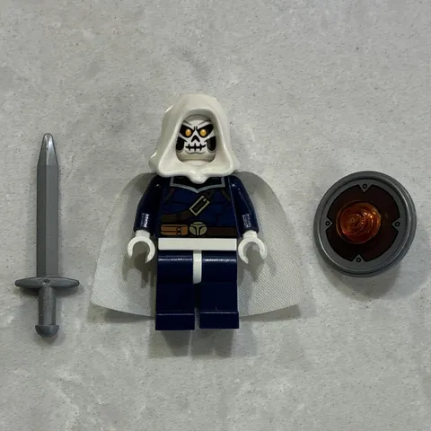 LEGO Taskmaster Figure Set 76018 Shield + Sword Good Condition