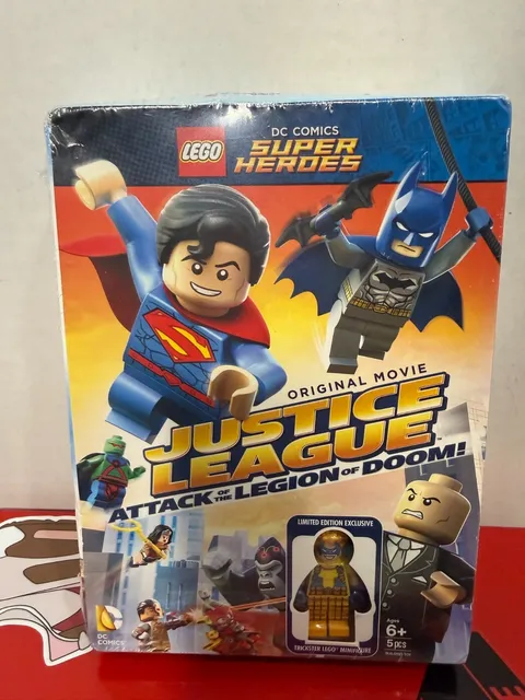 LEGO Trickster Minifigure NEW w/ Justice League Attack on the Leigon of Doom DVD