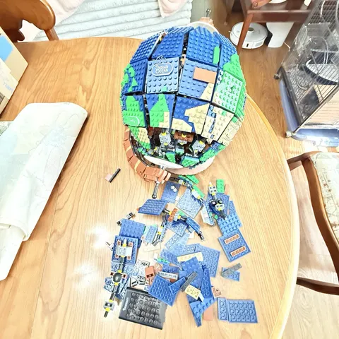 LEGO Ideas 21332 The Globe – Build Includes instructions No box