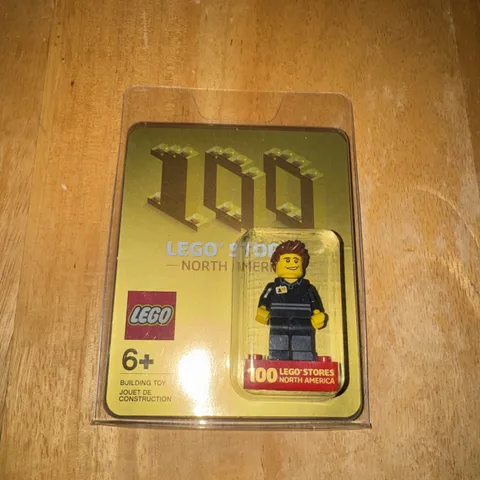 Lego - 100 Lego Stores North America Minifigure- Set # 46AB8 - New! Rare