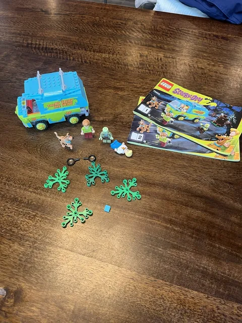 Scooby Doo Mystery Machine Legos Both Books Some Missing Pieces(see Photos)