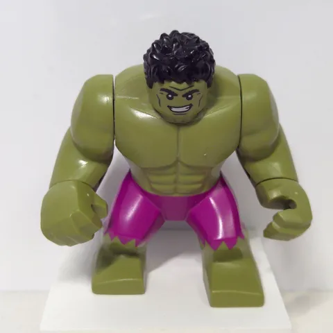 Lego Marvel Super Heroes: Incredible Hulk Big Fig Magenta Pants - sh0643