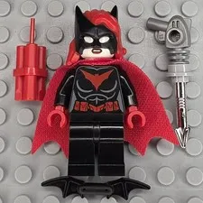Lego DC Super Heroes Minifigure SH0522 Batwoman Red Cape