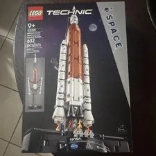 LEGO Technic 42221 NASA Artemis Space Launch System Rocket Set 632 pcs Ages 9+
