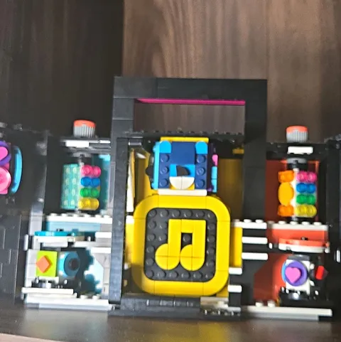 LEGO SET 43115 DJ Boombox/Radio: USED And BUILT
