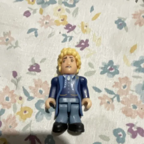 LEGO Minifigure Blond Curly Hair Blue Jacket Light Blue Legs Black Shoes