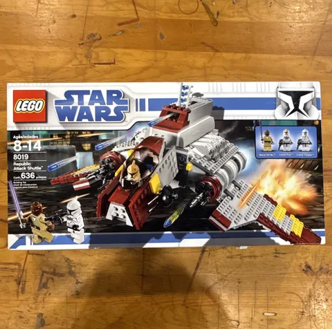 LEGO Star Wars Clone Wars Republic Attack Shuttle 8019 Boxed 636 pcs