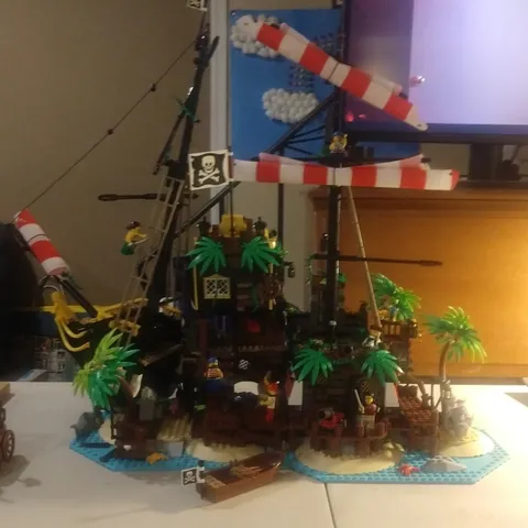 LEGO Pirates of Barracuda Bay 21322 + Manual & Minifigs! Only 3 Pieces Missing