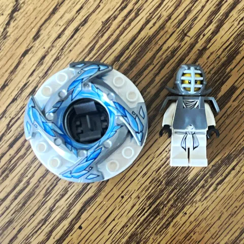 LEGO  Kendo Zane Minifigure with spinner and cards. No cracks, great condition