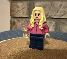 Lego Idea015 PENNY Minifigure with Wine Glass (from Big Bang Theory 21302)