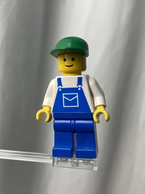 LEGO Minifigure ovr016 Male with Blue Overalls 1999 Green Cap 4288 Large Bucket 