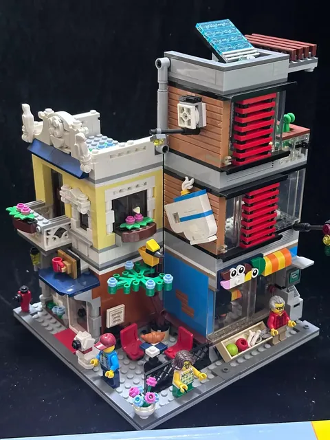 LEGO 31097 Creator Townhouse Pet Shop & Cafe 969 pcs -丨With  Instruction丨No box！