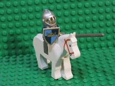 LEGO Castle Fantasy Era minifigure Knight + Horse w shield helmet GG24