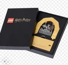 EXCLUSIVE LEGO Medallion GWP: Harry Potter (Hogsmeade)