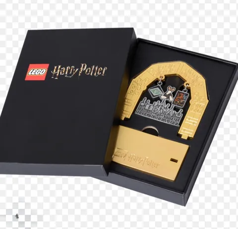 EXCLUSIVE LEGO Medallion GWP: Harry Potter (Hogsmeade)