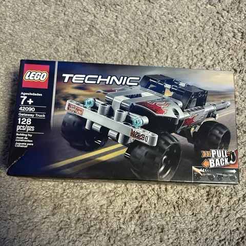 LEGO Technic Pull Back 42090 Getaway Truck 128pc Set Box Ages 7+