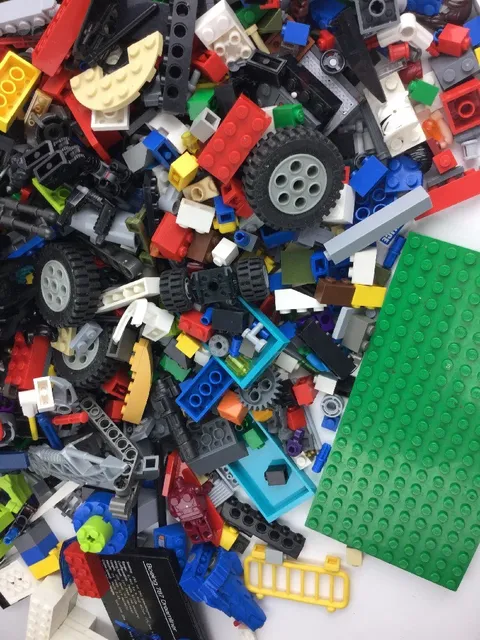 About 6 POUNDS lbs of LEGOS Mixed Loose Lot Bulk Multi Color Unisex Boy Girl