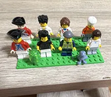 LEGO Minifigures Mixed Lot w/ Accessories, Green Baseplates & Small Vehicle