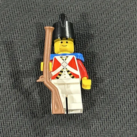LEGO Pirates Minifigure Imperial Guard with Blue Epaulets (Genuine)