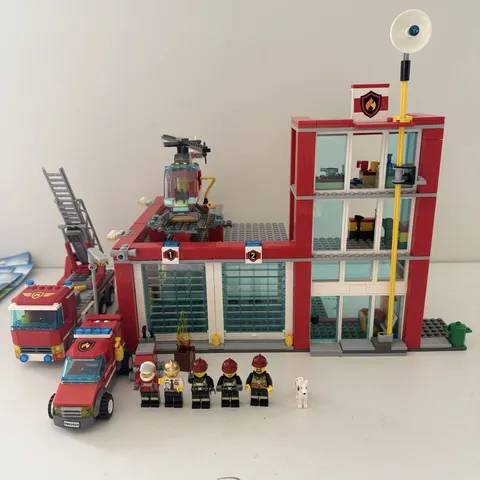 LEGO City 60004 Fire Station Building Toy Set 753 Pieces Ages 6-12 Complete